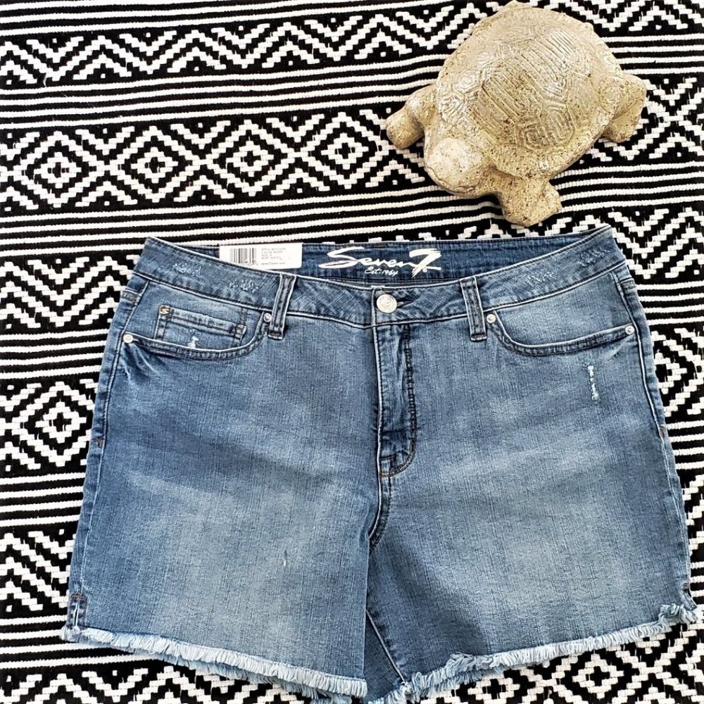 🕶 Seven7 Weekend Jean Frayed Hem Shorts